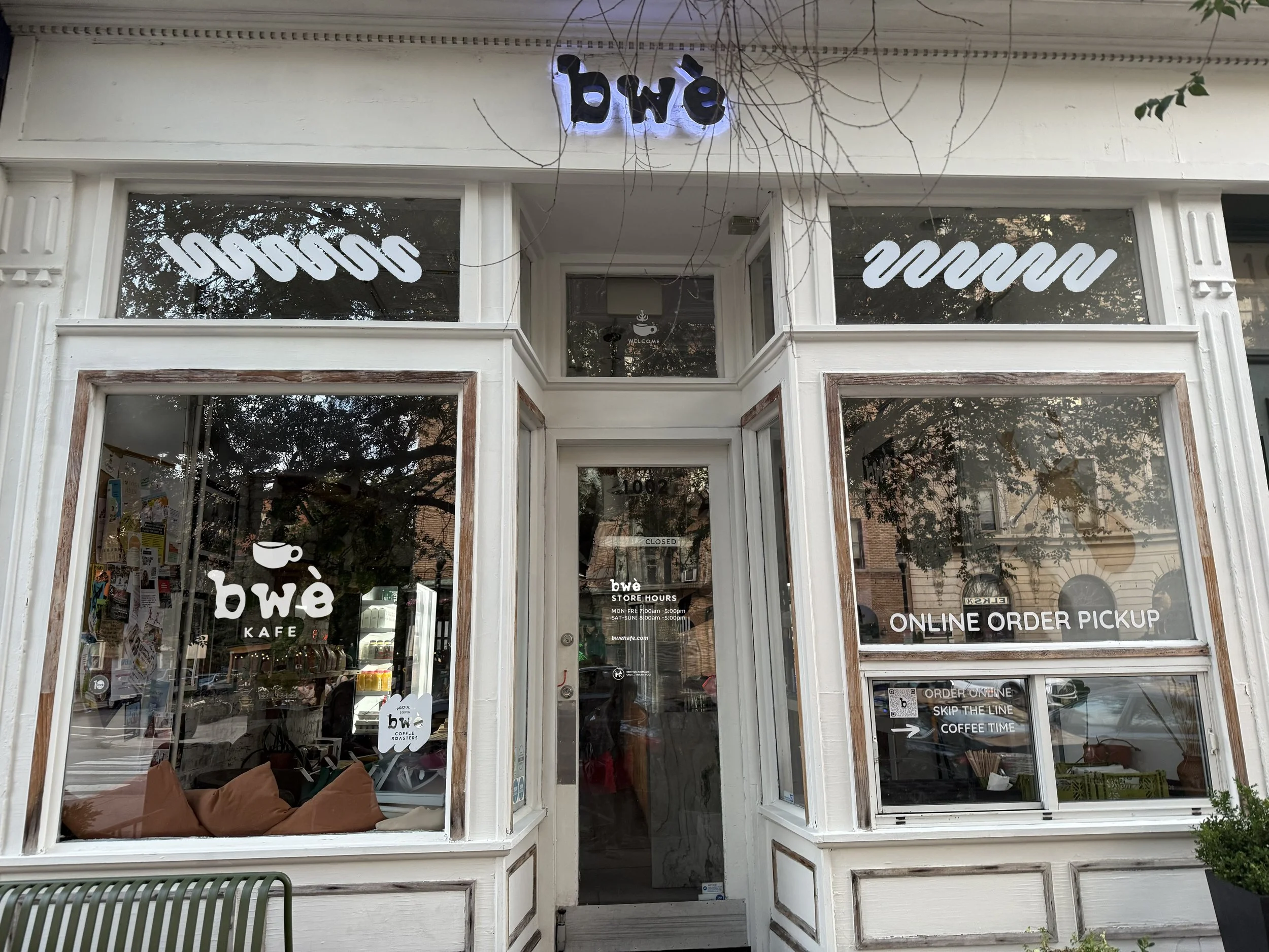 bwè kafe near 829 Garden Street